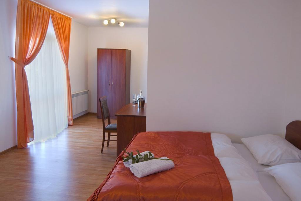 Czerwone Wierchy - Sauna I Jacuzzi Wliczone W Cene Pobytu! Bialka Tatrzanska Ruang foto